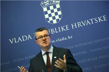 Premijer Orešković održao konferenciju za medije