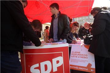 Mladi SDP-a organizirali potpisivanje peticije protiv poskupljenja dopunskog zdravstvenog osiguranja 