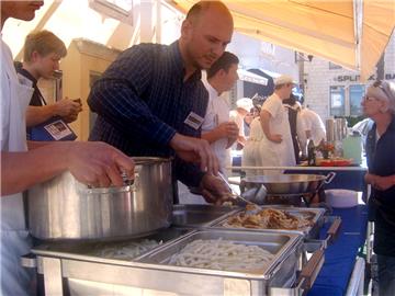 Uz Dan korčulanskih šparoga učenici ponudili i tradicionalne slastice