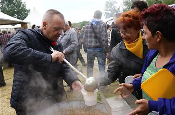 Osijek: Praznik rada tradicionalno obilježen podjelom graha