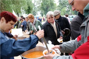 Osijek: Praznik rada tradicionalno obilježen podjelom graha