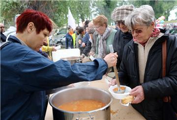 Osijek: Praznik rada tradicionalno obilježen podjelom graha