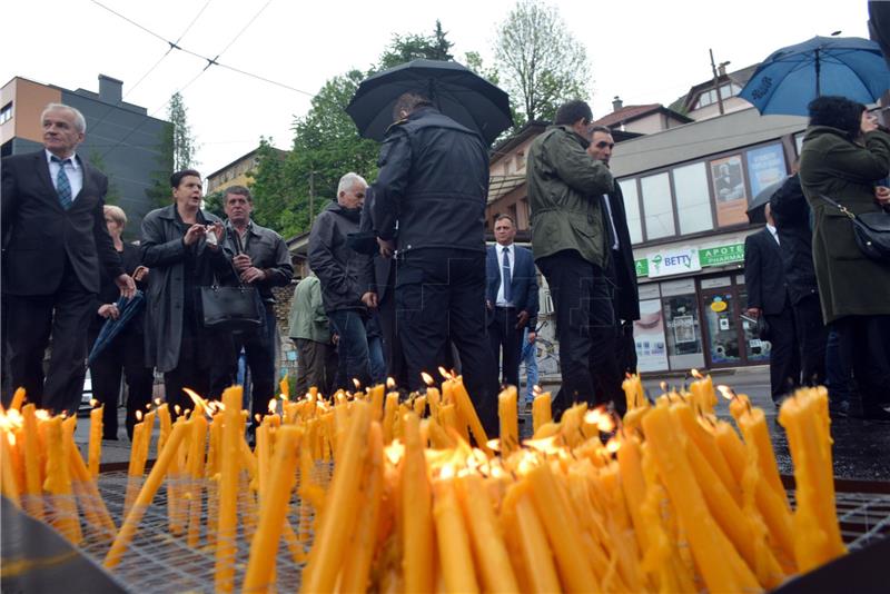 Sarajevo: dvije kolone odale počast žrtvama sukoba iz svibnja 1992.