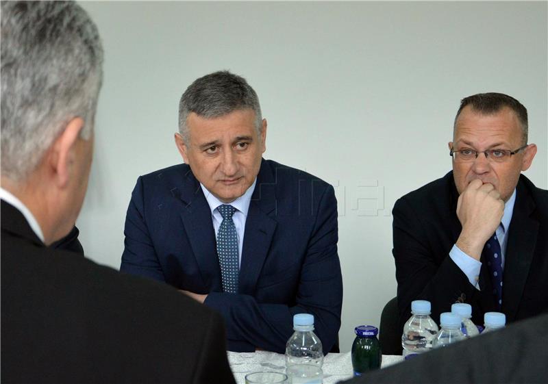 Karamarko kaže da treba osmisliti projekte kako bi se zaustavio odlazak ljudi iz RH i BiH