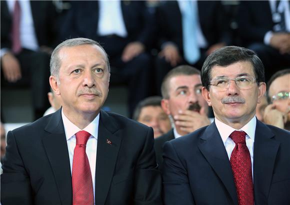 Turski premijer Davutoglu razmišlja o ostavci