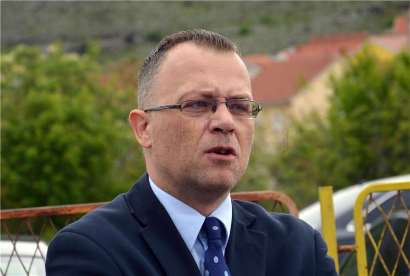 Culture minister warns Srebrenica genocide negator criticises Croatia