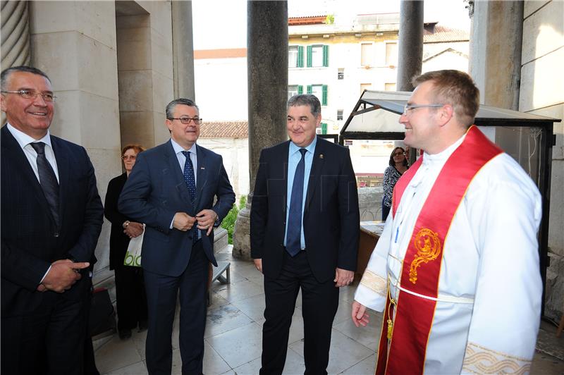  Večernja molitva i otvaranje moćnika sv. Duje