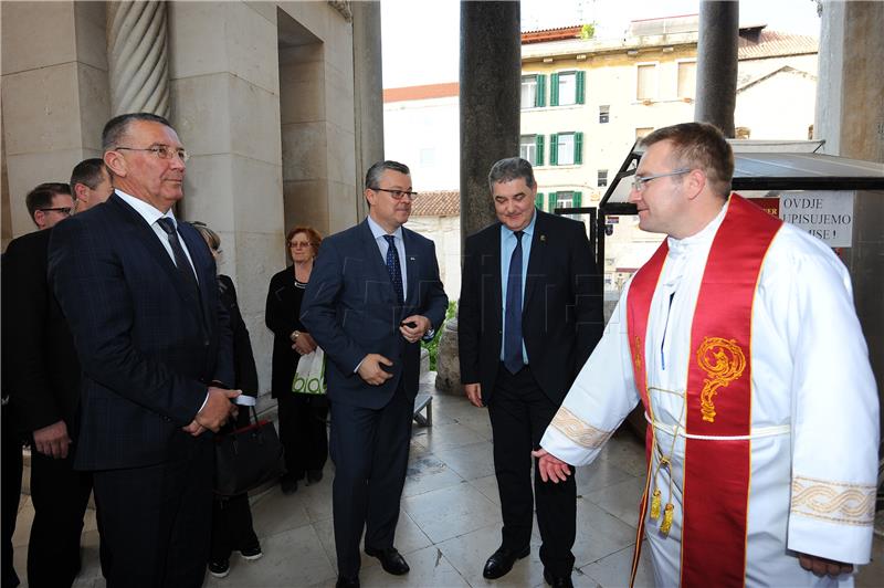  Večernja molitva i otvaranje moćnika sv. Duje