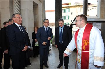  Večernja molitva i otvaranje moćnika sv. Duje