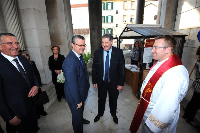  Večernja molitva i otvaranje moćnika sv. Duje