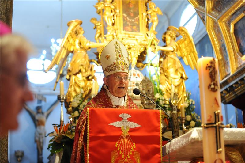  Večernja molitva i otvaranje moćnika sv. Duje