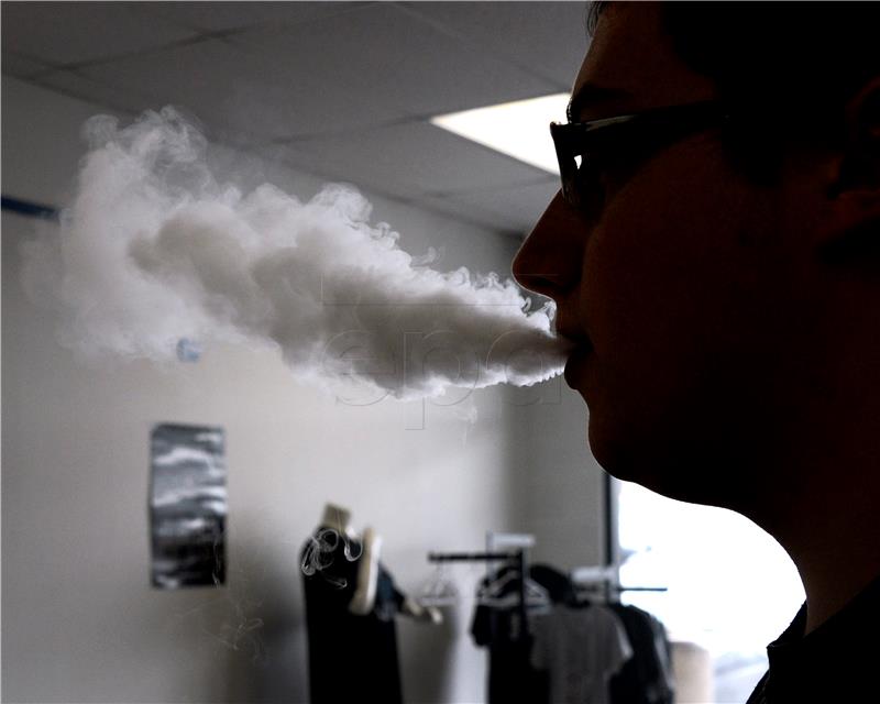 USA CALIFORNIA SMOKING LAWS E CIGARETTES