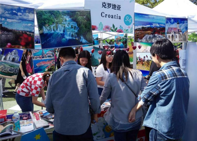 Festival kultura na pekinškom sveučilištu - hrvatski studenti dijelili licitarska srca i lavandu