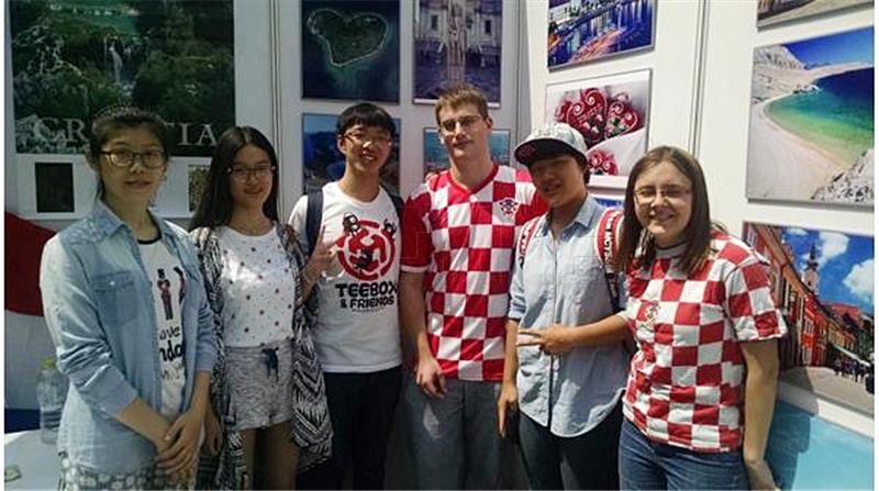 Festival kultura na pekinškom sveučilištu - hrvatski studenti dijelili licitarska srca i lavandu