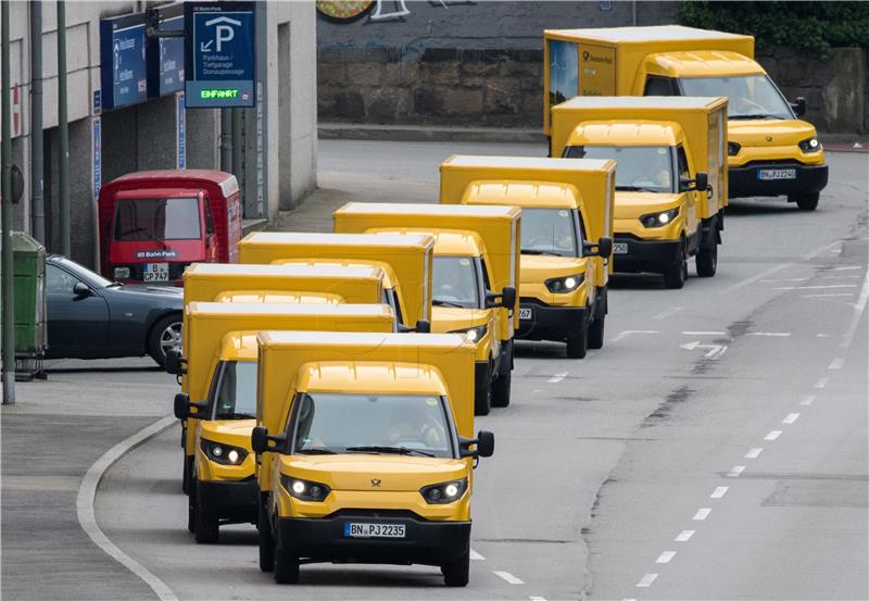 GERMANY TRANSPORT ELECTRIC POST CARS