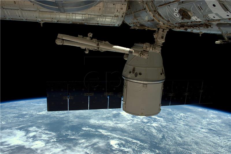 SPACE SPACEX DRAGON SPACECRAFT