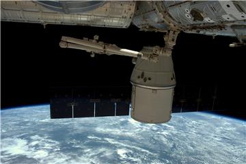 SPACE SPACEX DRAGON SPACECRAFT