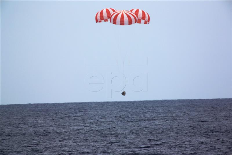 AT SEA SPACE PROGRAMMES SPACEX DRAGON SPLASHDOWN