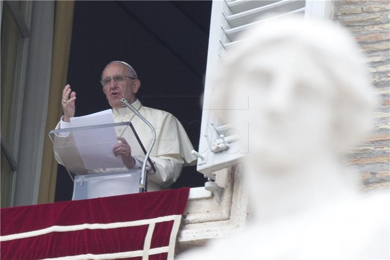 Vatikan umanjuje nade da će Papa dopustiti zaređivanje žena za đakone