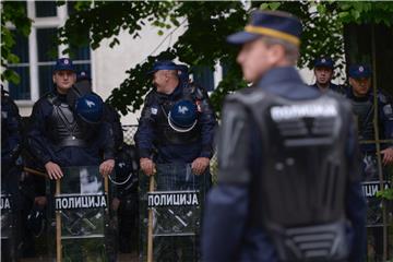 Banja Luka: Stigle tisuće prosvjednika, prijepodne bez izgreda