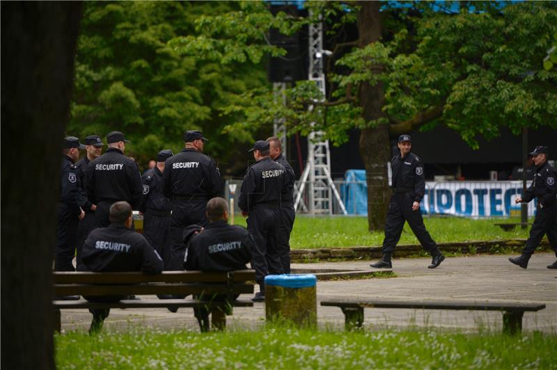 Banja Luka: Stigle tisuće prosvjednika, prijepodne bez izgreda