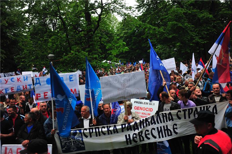 30,000 demonstrators gather in Banja Luka for rival political rallies