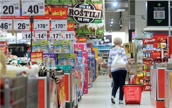 Consumer prices down in April again by 1.7%