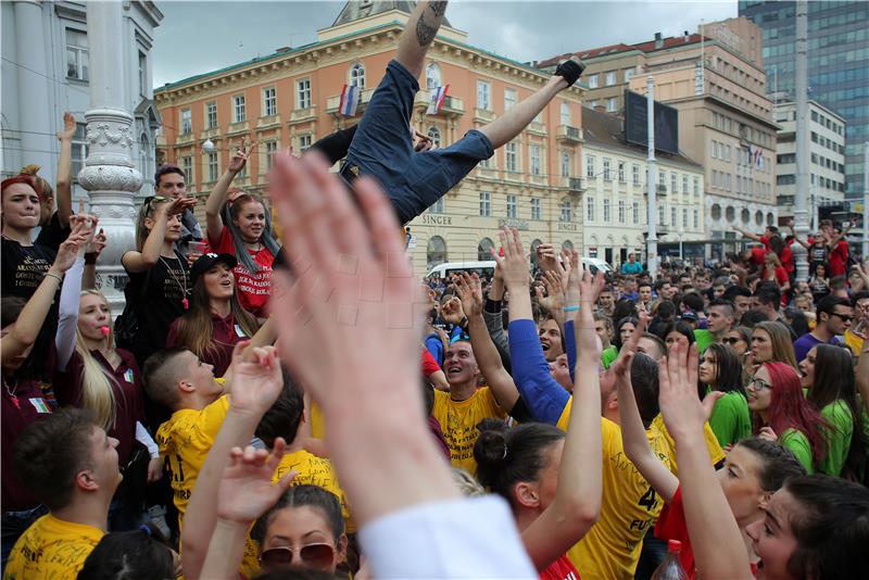 Dan zagrebačkih maturanata na Trgu bana Jelačića