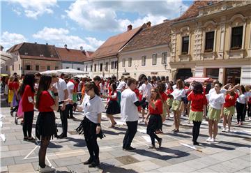 Varaždinski maturanti plesali "quadrillu"