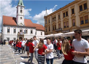 Varaždinski maturanti plesali "quadrillu"