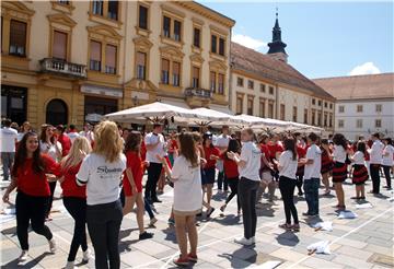 Varaždinski maturanti plesali "quadrillu"