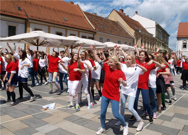 Varaždinski maturanti plesali "quadrillu"