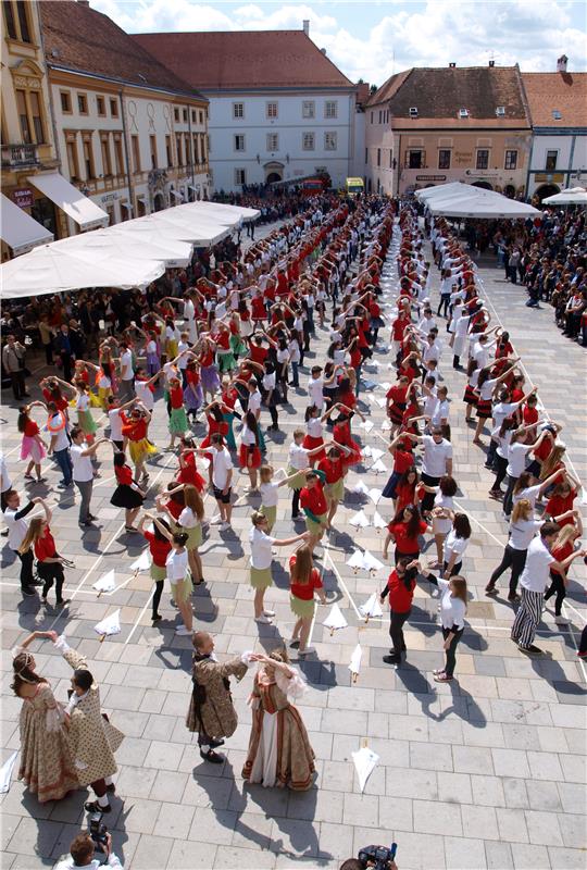 Varaždinski maturanti plesali "quadrillu"