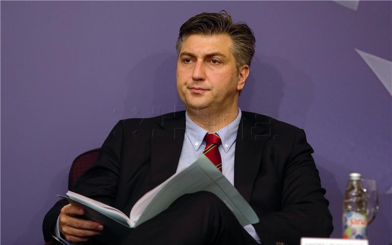 Plenković: Žalim zbog velikog broja mladih ljudi koji idu raditi u zemlje EU