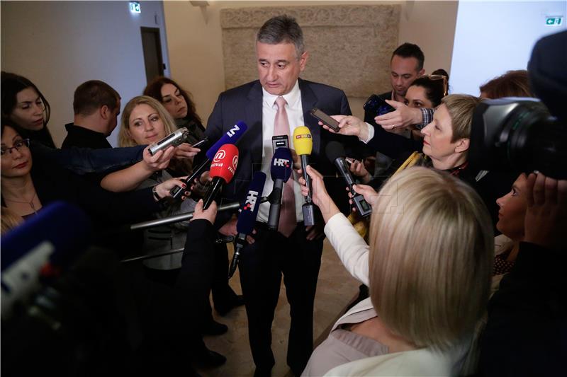 Karamarko: Neću odstupiti jer to traži "notorni gubitnik Zoran Milanović"