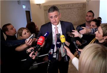 Karamarko: Nisam u sukobu interesa, ne štetim nacionalnim interesima