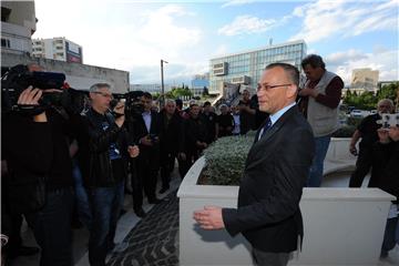  Hasanbegović u Splitu položio vijenac na spomenik palim braniteljima IX. bojne HOS-a