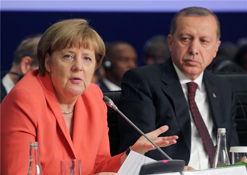 Merkel Erdoganu: Turska treba jak parlament; ukidanje viza od 1. srpnja nije vjerojatno