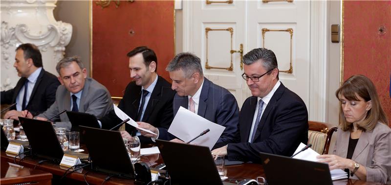 Majority in gov't back Karamarko, Bridge ministers against