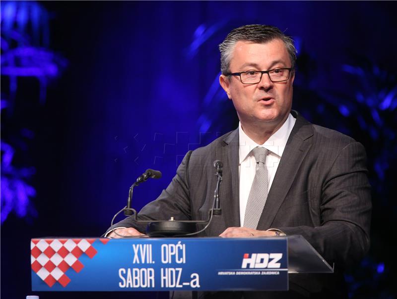 Sabor HDZ-a: Premijer Orešković zahvalio na potpori 