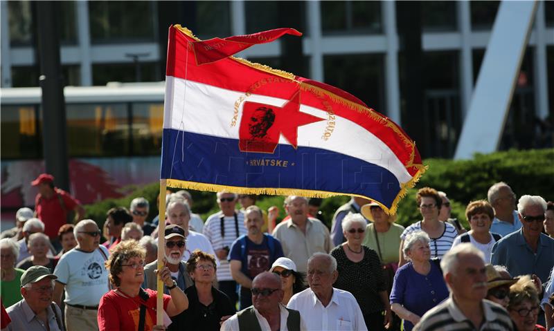 Na Trgu maršala Tita održan prosvjed protiv promjene naziva trga