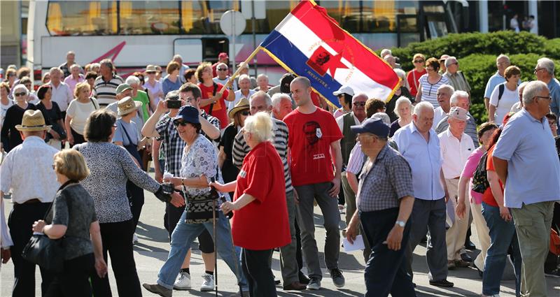 Na Trgu maršala Tita održan prosvjed protiv promjene naziva trga