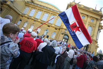 Na Trgu maršala Tita održan prosvjed protiv promjene naziva trga