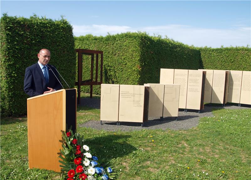 Svečanost otkrivanja Spomen obilježja hrvatskim braniteljima Varaždinske županije smrtno stradalim i nestalim u Domovinskom ratu