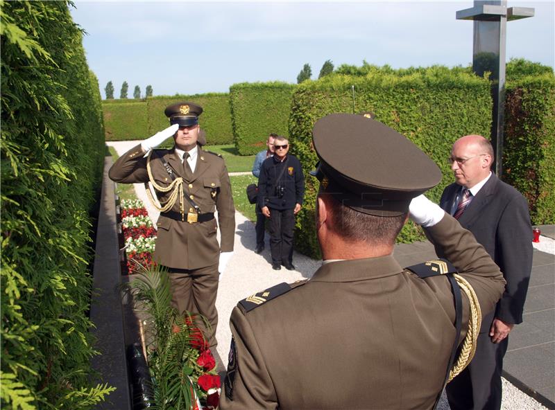 Svečanost otkrivanja Spomen obilježja hrvatskim braniteljima Varaždinske županije smrtno stradalim i nestalim u Domovinskom ratu