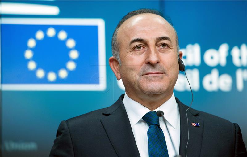 Cavusoglu: Turska će odustati od sporazuma o migrantima ako EU ne ukine vize