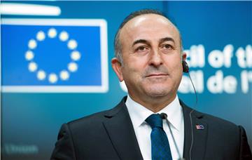 Cavusoglu: Turska će odustati od sporazuma o migrantima ako EU ne ukine vize