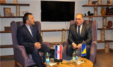 Ministers satisfied with Croatia and Bosnia police cooperation