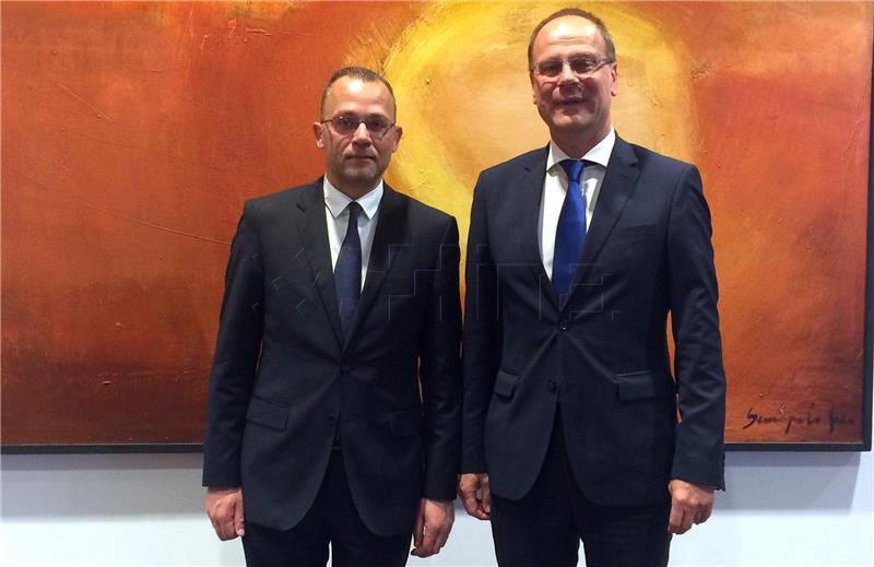 Croatian culture minister meets with EU culture commissioner