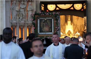  Procesija povodom Svetkovine Majke Božje od Kamenitih vrata